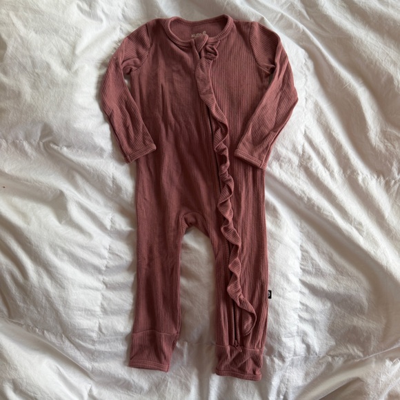 Kyte BABY Ribbed Ruffle Zipper Romper - Picture 3 of 4